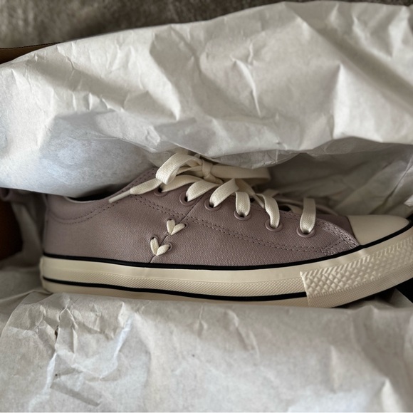 Converse Chuck Taylor All Star Madison Women's Lilac Sneakers; Size9; New in Box - Picture 2 of 5